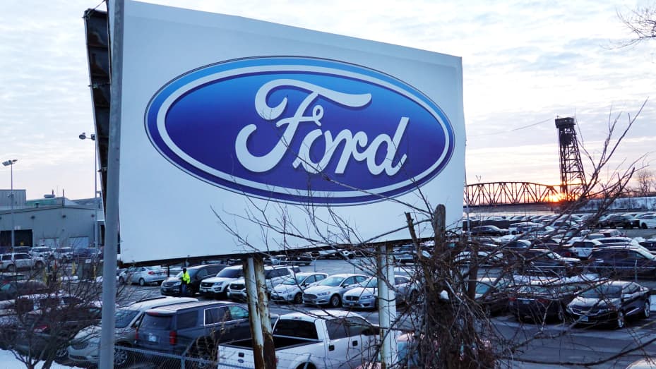 Tesla Model 2 GM to halt production at nearly all North America assembly plants due to new chip problem 2-gettyimages-1300226521-dsc05933_2021020363214428