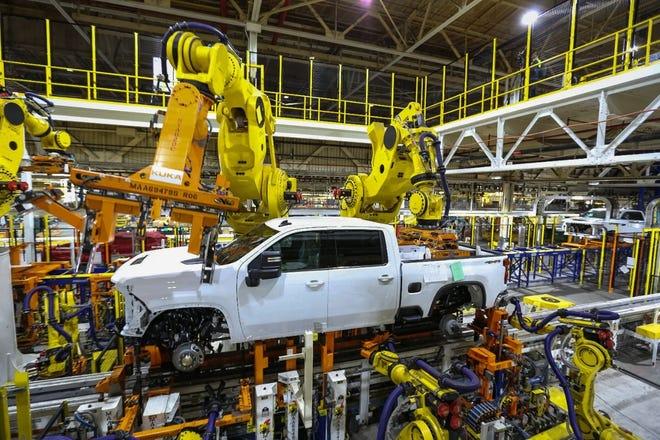 Tesla Model 2 GM to halt production at nearly all North America assembly plants due to new chip problem 3-a369-4e3d-a57b-1e2bf4d92e25-GMFlintSilverado44_5