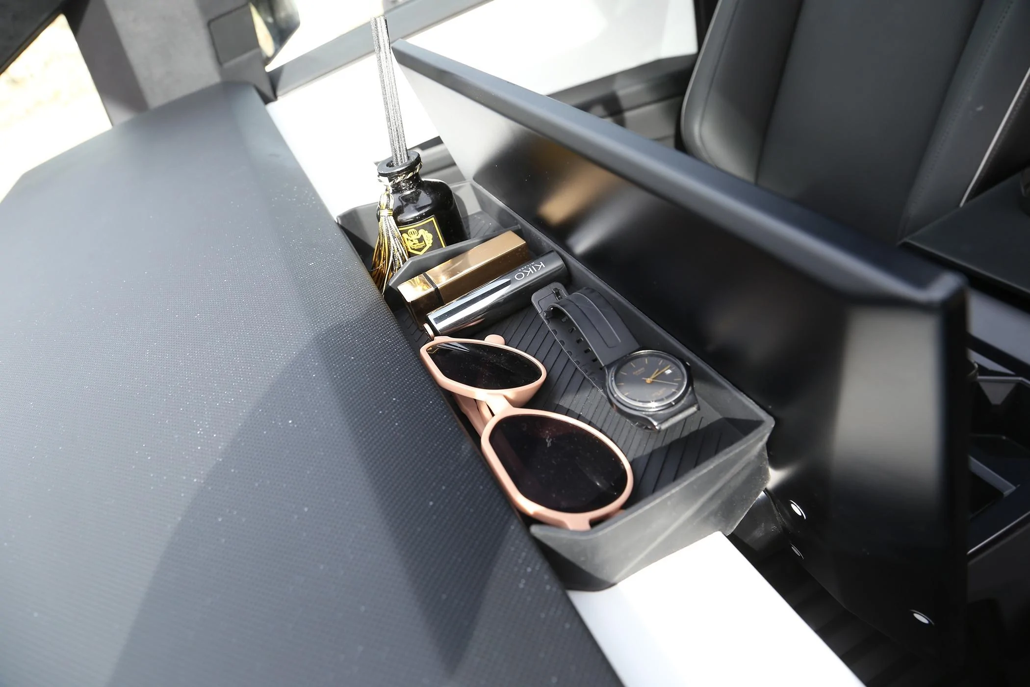 2027 Ram Dakota Pickup [Elecfresh] Promotion For Dashboard Tray IMG_4413