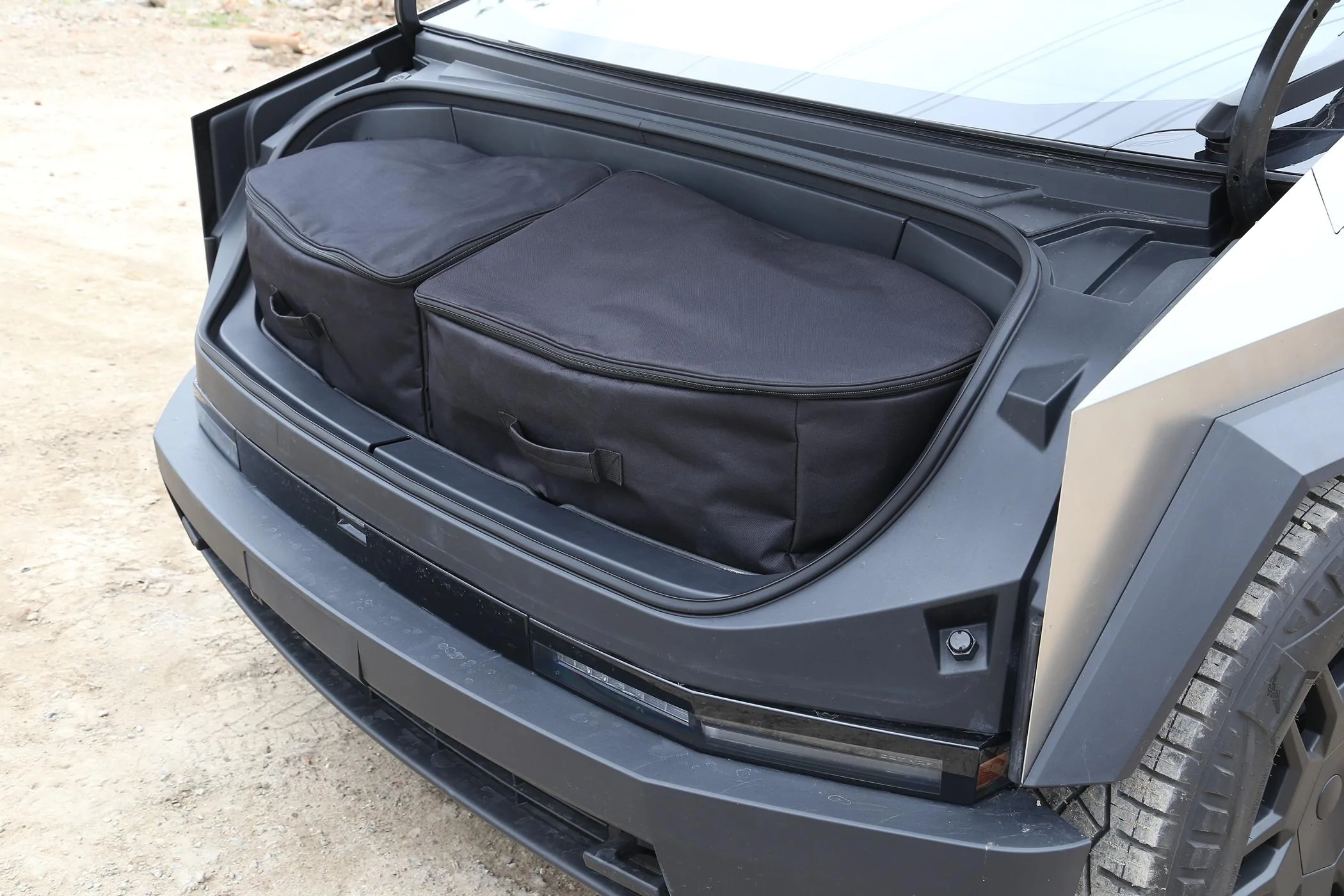 2027 Ram Dakota Pickup ELECFRESH | Product Testing | The Cybertruck Trunk & Under Rear Trunk Thermal Insulation Bag Solutions IMG_5011