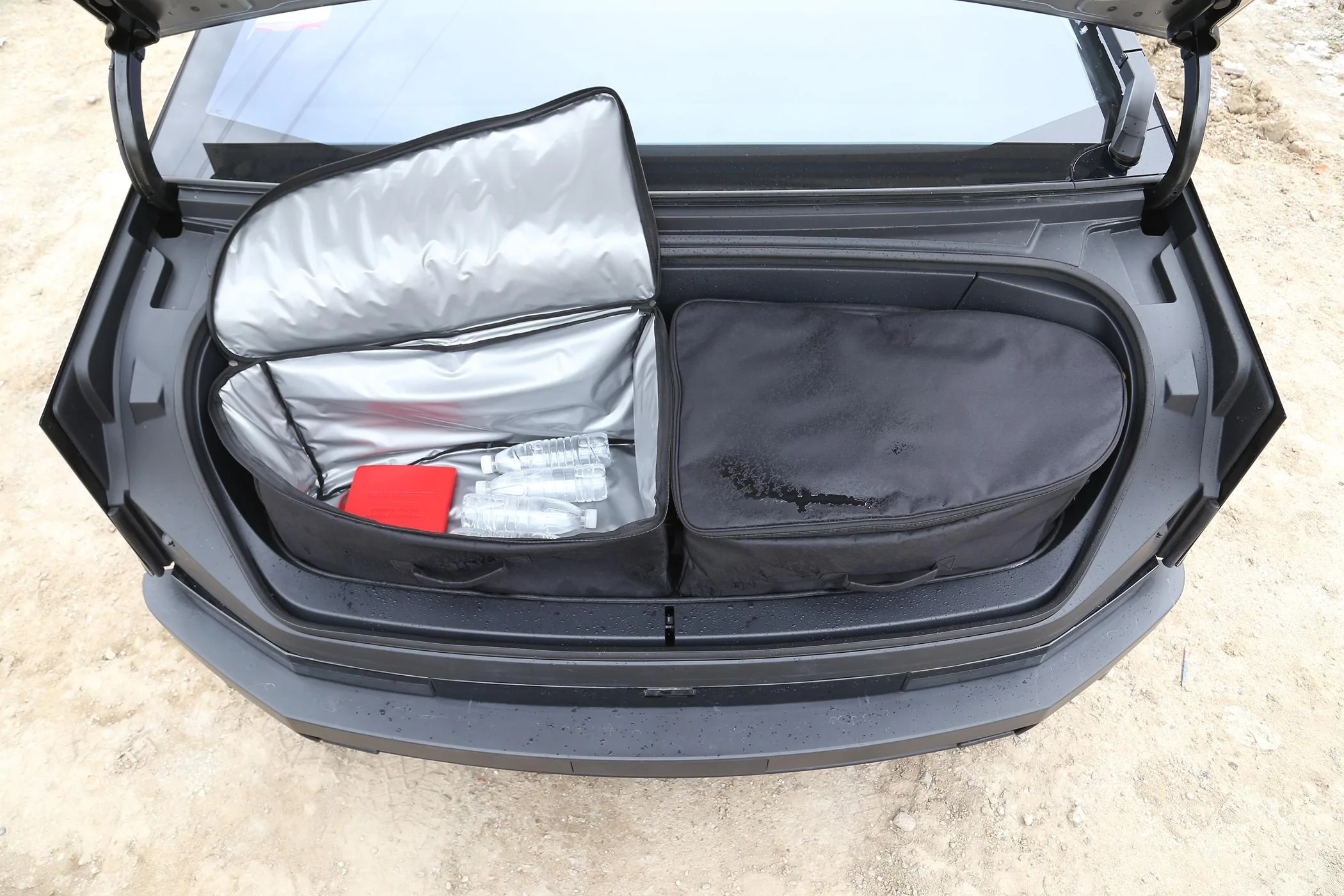 2027 Ram Dakota Pickup ELECFRESH | Product Testing | The Cybertruck Trunk & Under Rear Trunk Thermal Insulation Bag Solutions IMG_5056