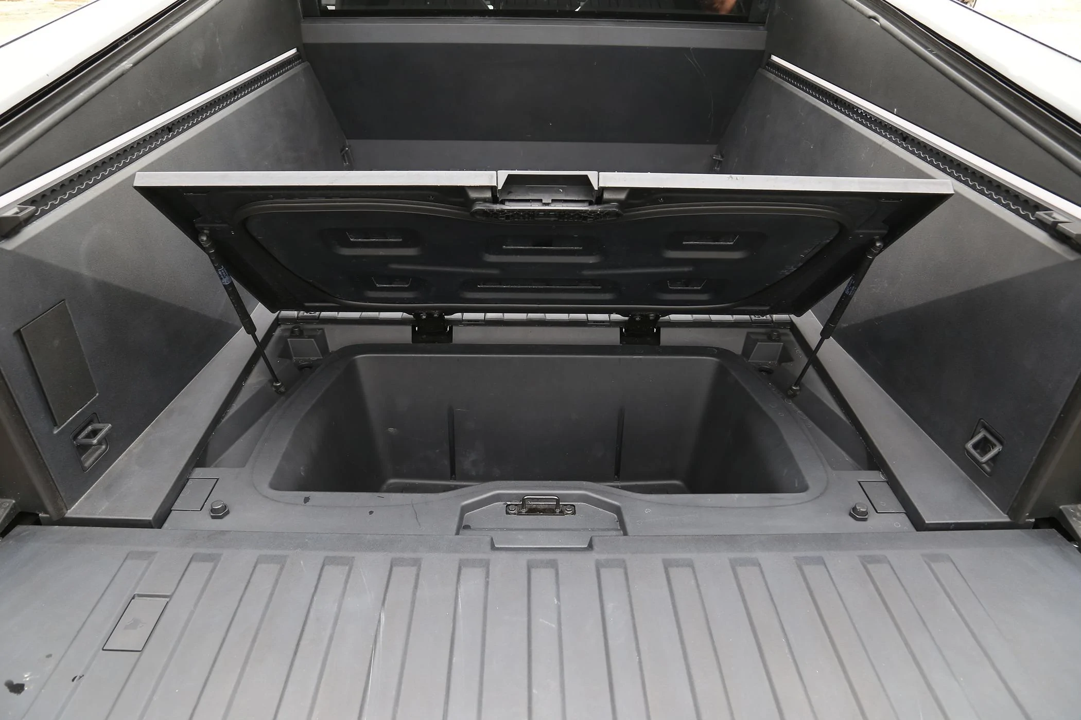2027 Ram Dakota Pickup ELECFRESH | Product Testing | The Cybertruck Trunk & Under Rear Trunk Thermal Insulation Bag Solutions IMG_5159