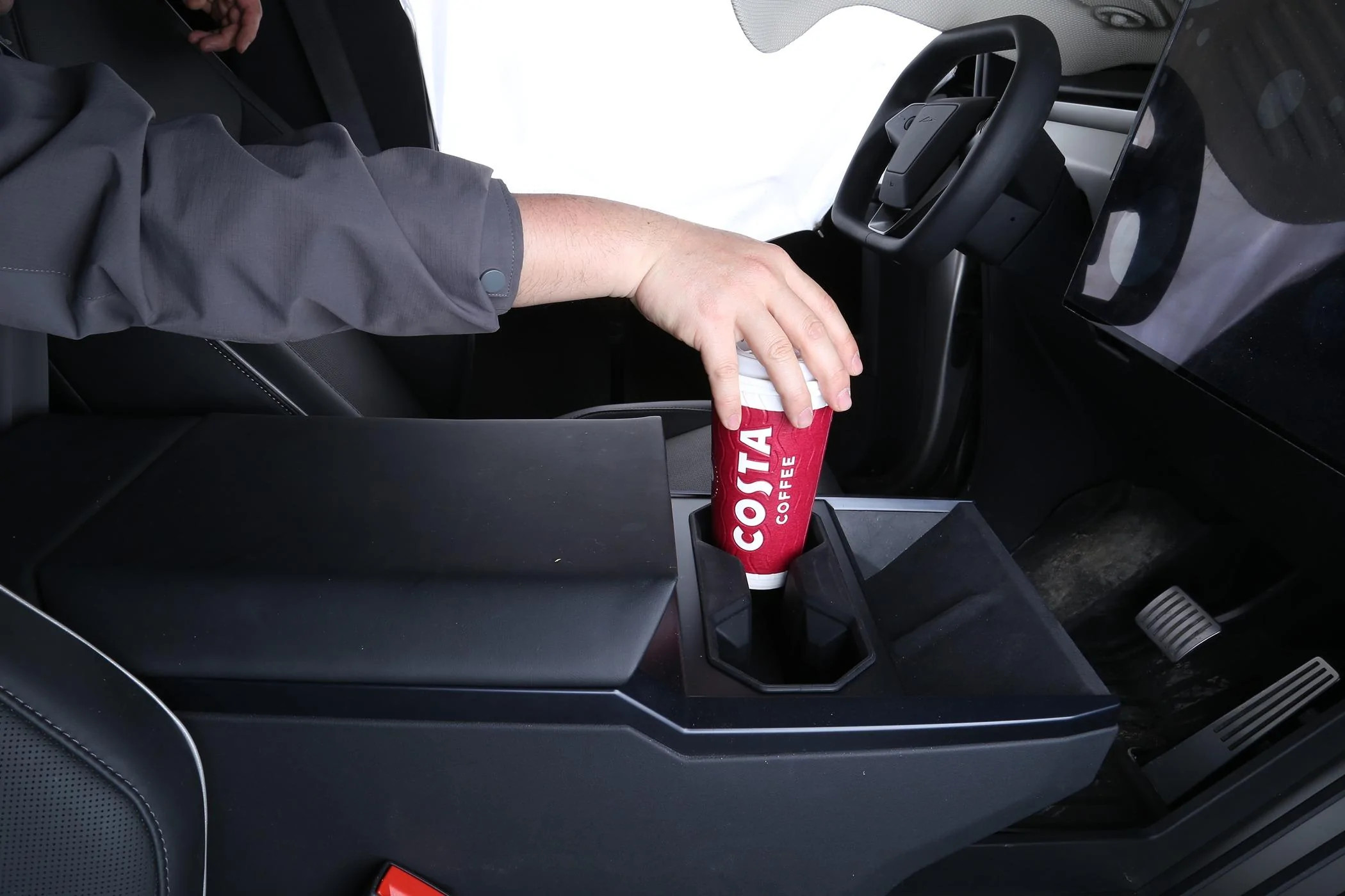 2027 Ram Dakota Pickup ELECFRESH | Product Testing | Cybertruck Wireless Charging Area and Cup Holder Anti-dirty Solution IMG_6240