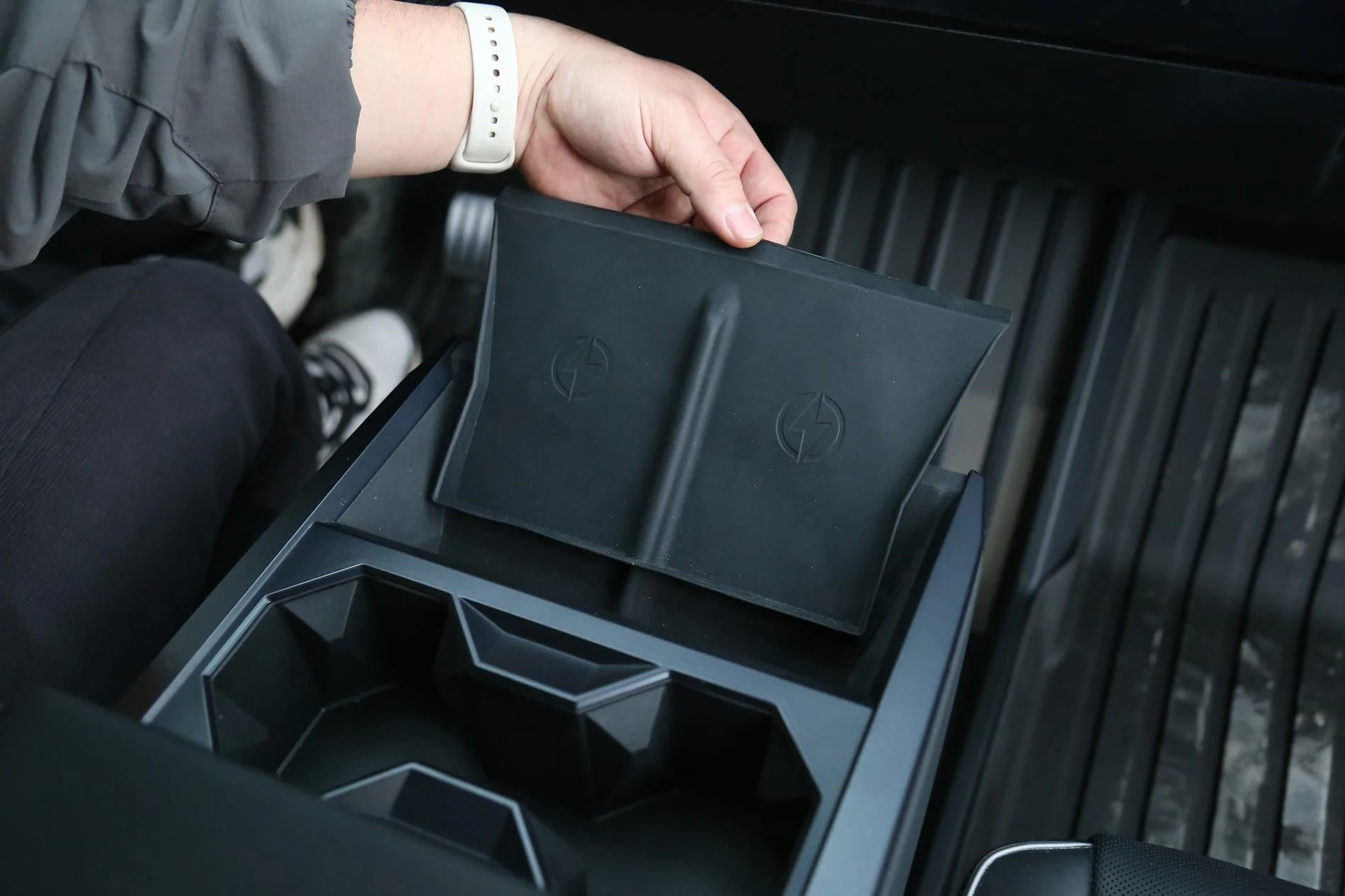 2027 Ram Dakota Pickup Amazon Prime Day Shopping Guide Three: Wireless Charging Pad & Cup Holder IMG_6244
