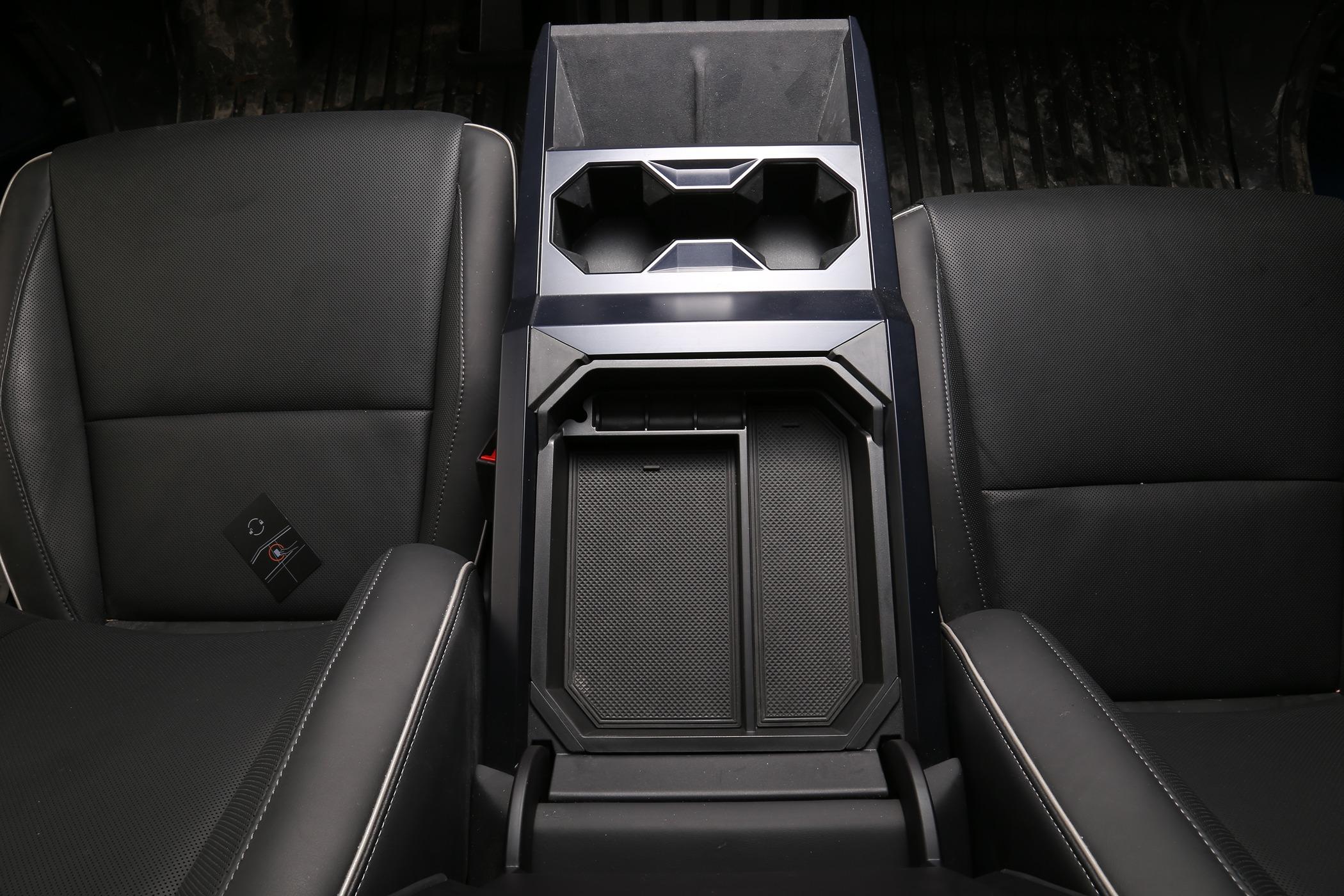 2027 Ram Dakota Pickup ELECFRESH | Product Testing | The Cybertruck Double-layer Center Console Organizer Solutions IMG_6375.JPG