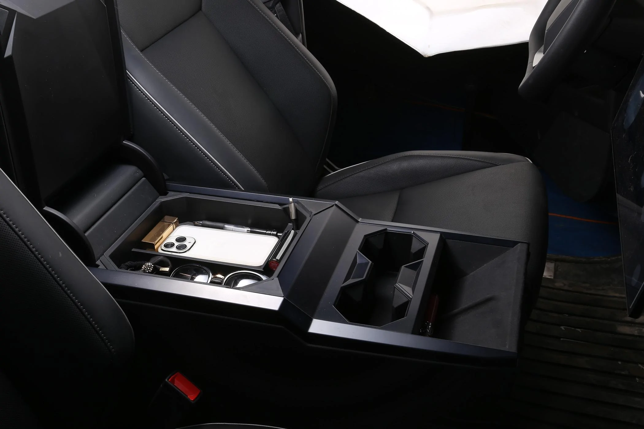 2027 Ram Dakota Pickup ELECFRESH | Product Testing | The Cybertruck Double-layer Center Console Organizer Solutions IMG_6428